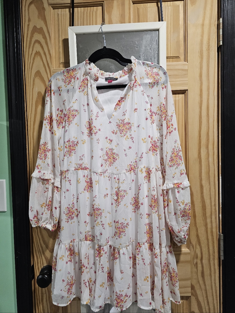 NWOT Vince Camuto White Floral Flowy Mini Dress